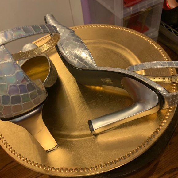 Linea Roma Silver Embossed (Snake) Leather Heels - Picture 4 of 9